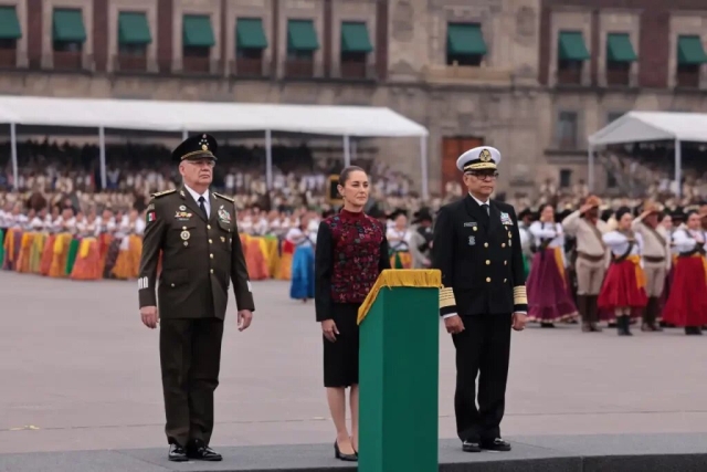 Sheinbaum encabeza desfile militar por el 114 aniversario de la Revolución