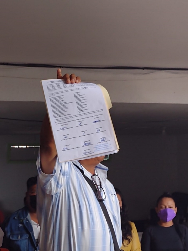 El actual concejo municipal indígena de Xoxocotla calificó las elecciones de irregulares; el consejo electoral creado está dividido y denuncia amenazas, pero ya se entregó la constancia al ganador de las elecciones en esa localidad.