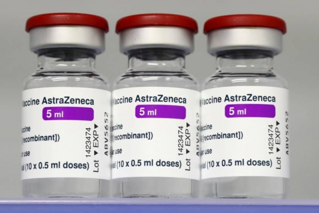 Segunda dosis de la vacuna AstraZeneca no aumenta riesgo de trombos.