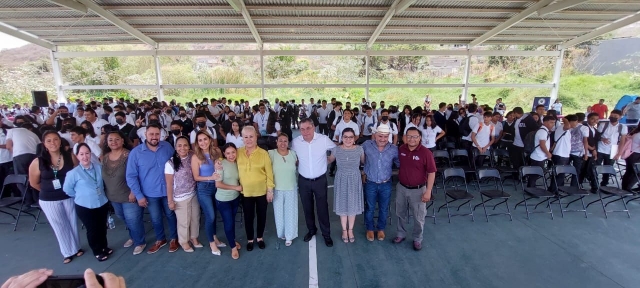 Acerca Gobierno de Jiutepec servicios de salud a 712 estudiantes del Conalep
