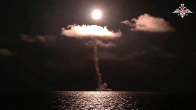 Rusia prueba con éxito misil balístico desde un submarino nuclear