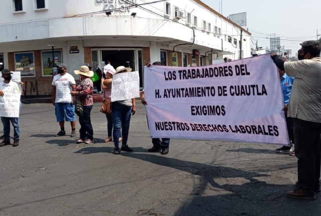 Sindicalizados iniciaron acciones en rechazo al despido de trabajadores municipales.