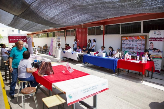 El Cecati 100 organizó una expo servicios para dar a conocer su oferta y celebrar 60 años de haber iniciado los centros de formación para el trabajo en el país.