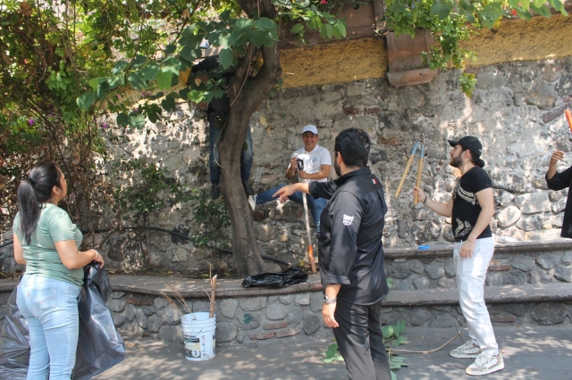 Realizan campaña comunitaria y jornada de limpieza en calle Nezahualcóyotl