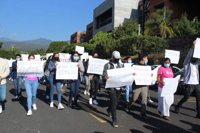 La FEUM también respaldó la protesta de estudiantes de la Facultad de Arquitectura que exigen la entrega del edificio de dicha unidad académica.  