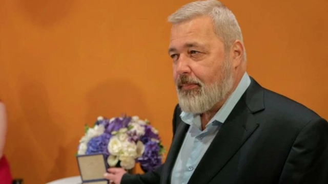 Periodista ruso vende su medalla del Nobel de la Paz para ayudar a niños ucranianos