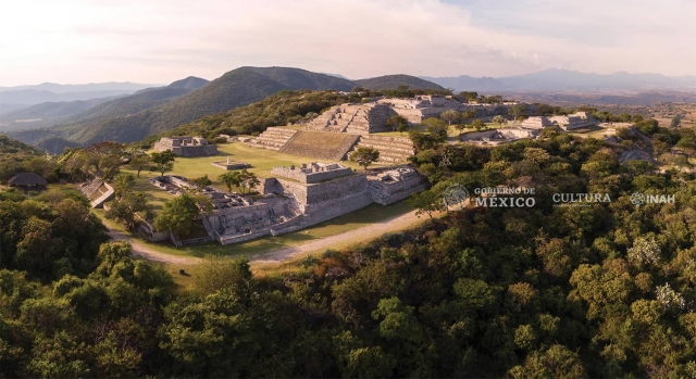 Continúa abierta al público la Zona Arqueológica de Xochicalco