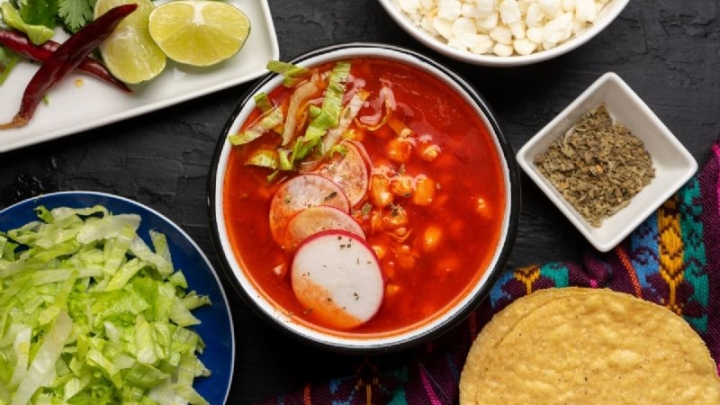 ¿Cómo hacer pozole rojo de cerdo para el 15 de septiembre? Receta tradicional