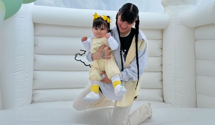 Cazzu vive un duro momento al gestionar permiso de viaje para su hija Inti