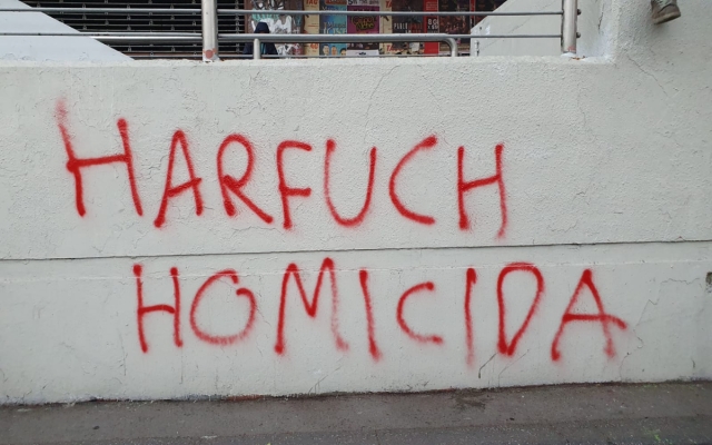 Pintas y protestas contra García Harfuch en marcha del 2 de octubre