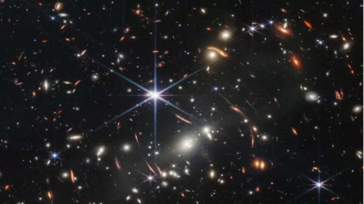 James Webb: la primera imagen detallada del espacio profundo captada por el telescopio