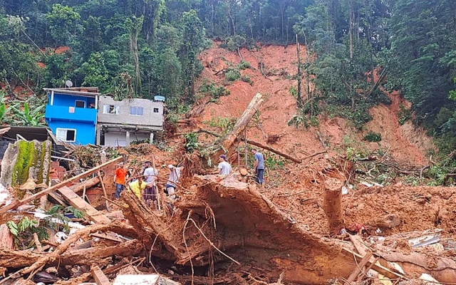 Suman 57 fallecidos en Brasil por lluvias