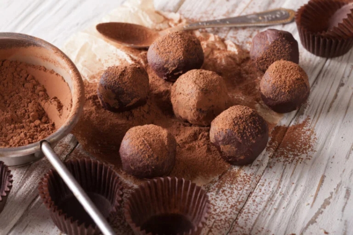 Aprende a hacer unas deliciosas trufas de chocolate con esta receta casera
