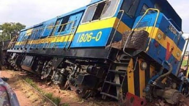 Descarrilamiento de un tren en Congo deja al menos 60 muertos