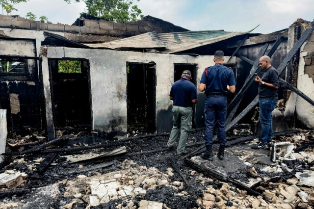 Mueren al menos 20 niños en un incendio en una escuela en Guyana