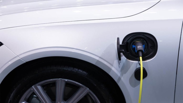 Aumento del costo de baterías no ha bajado las ventas de vehículos eléctricos