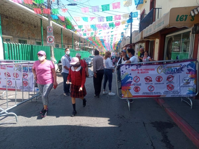 Asistentes al carnaval de Jiutepec. 