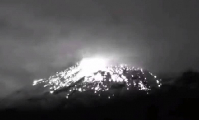 Volcán Popocatépetl registra explosión.