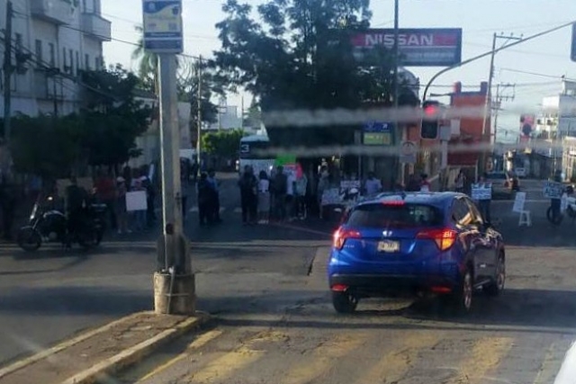 Bloqueo en avenida Álvaro Obregón; demandan agua potable