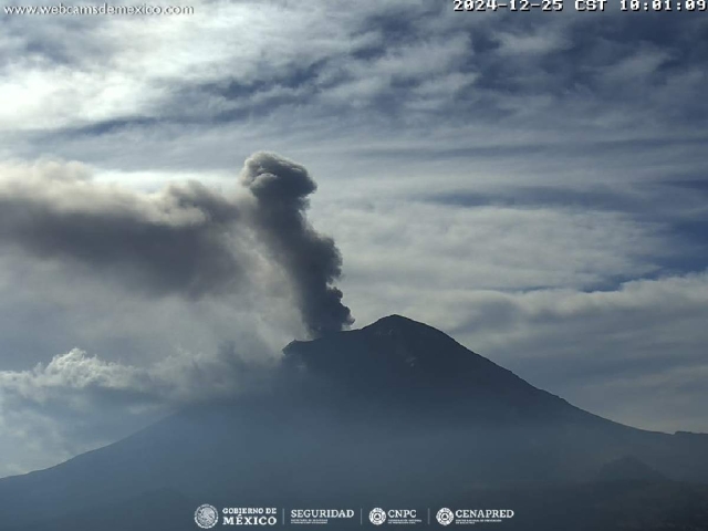 El volcán ha aumentado su actividad en este fin de año.