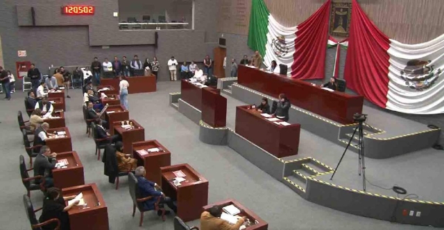 Los diputados sesionaron durante la madrugada de este jueves.