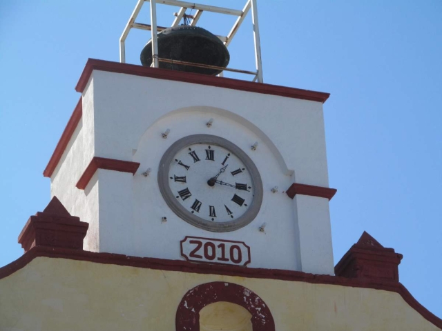 La capilla de San Miguel Arcángel fue reabierta hace unos días; ahora, un grupo de ciudadanas va por la reparación de su reloj.