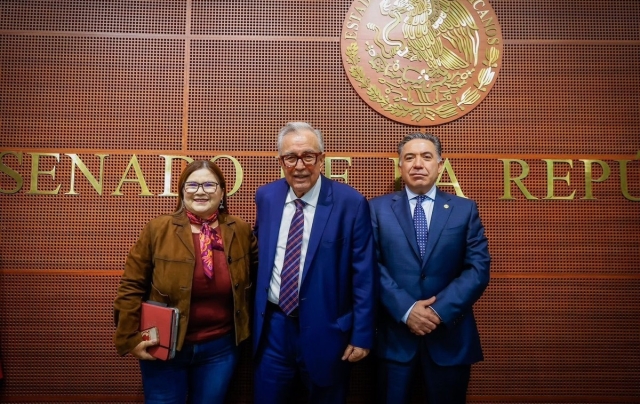 Senadores de Morena brindan respaldo a Rubén Rocha