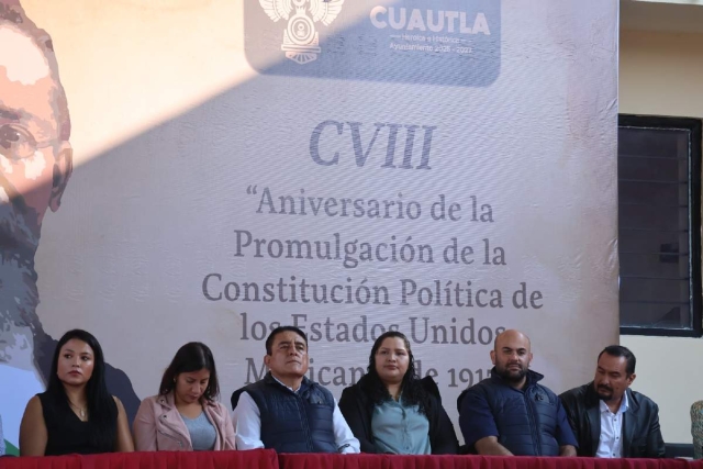 Aspectos de la ceremonia del aniversario de la Constitución.