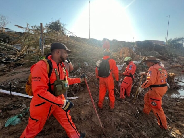 Topos Azteca llega a Valencia para apoyar en rescates tras inundaciones