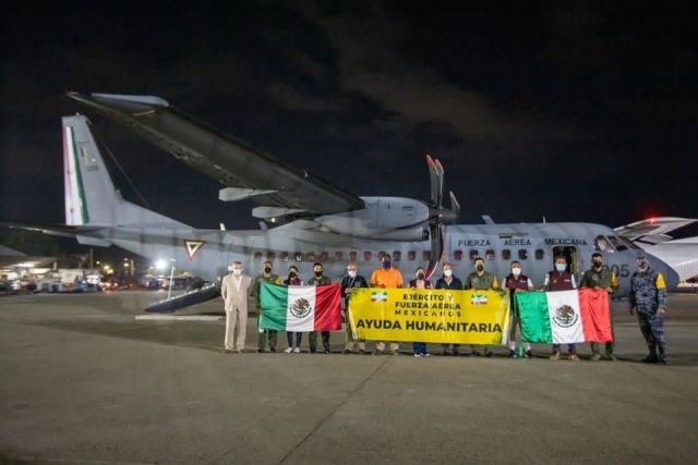 Llega a Haití ayuda humanitaria enviada por México.