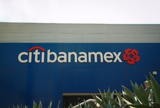No tenemos problema si Germán Larrea compra Banamex: AMLO
