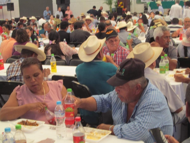 Además de escuchar la reducción de la productividad e incremento de costos, los productores también celebraron el Día del Cañero.