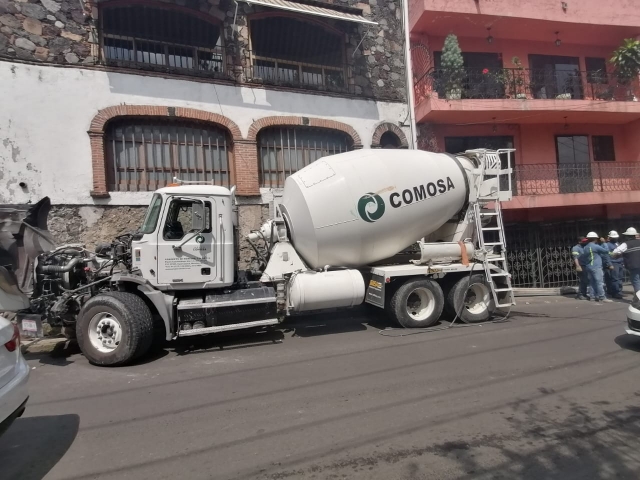 Camión derriba poste de energía eléctrica en Rancho Cortés