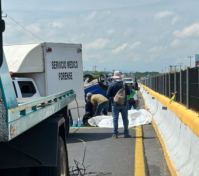 Fallece una mujer durante volcadura