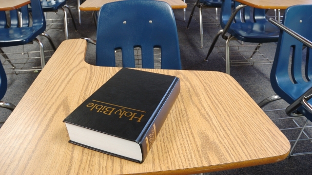 Oklahoma ordena enseñanza de la Biblia en escuelas
