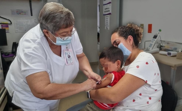 Invitan a padres de familia a vacunar a niñas y niños contra el sarampión