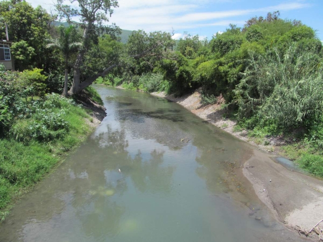 El alcalde aseguró que ya cuentan con un terreno sobre los límites con Jojutla, a un costado del río, para recibir las aguas negras de toda la cabecera y darles tratamiento. 