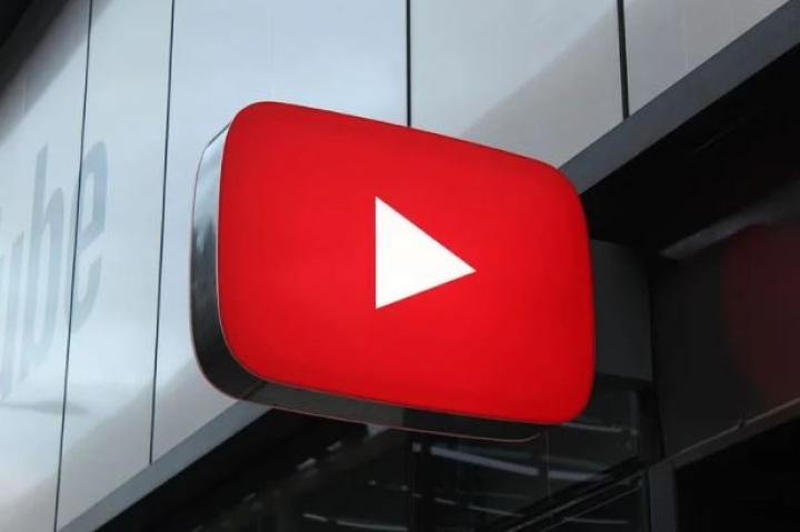 YouTube copia a TikTok y añade una función para saber qué canal está transmitiendo en vivo