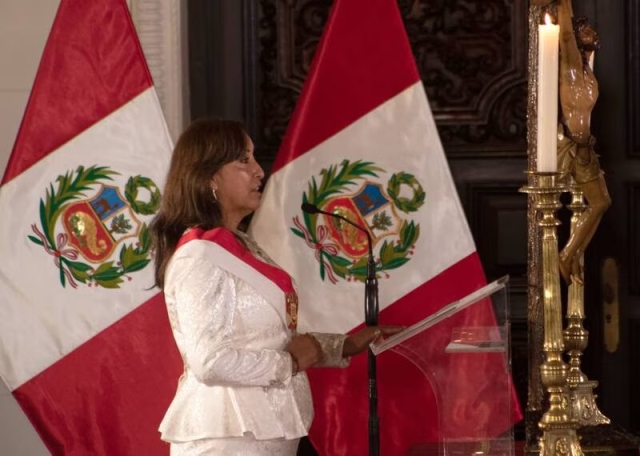 Dina Boluarte, presidenta de Perú, es investigada por genocidio por muertes de manifestantes