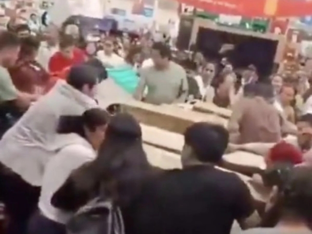 Pelea en Walmart de Puebla por pantallas en promoción durante Buen Fin