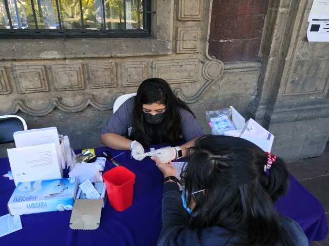 Instalan módulo de pruebas rápidas gratuitas de VIH y sífilis en zócalo de Cuernavaca