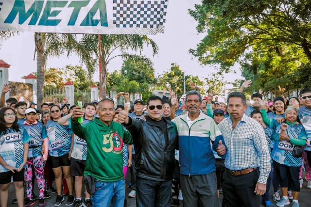 El alcalde electo dio el banderazo de salida de la carrera.