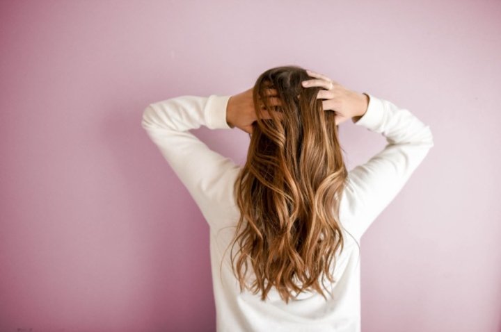 Remedios caseros: ¿Cómo hacer un spray para el cabello con frizz con aceites esenciales?