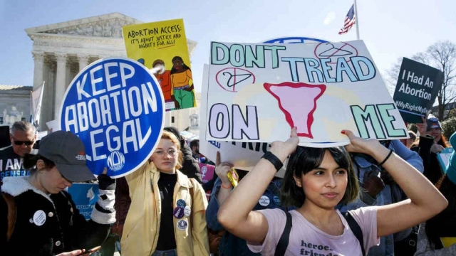 En Texas ofrecen 10 mil dólares a quien denuncie un aborto.