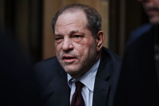 Anulan condena del ex productor Harvey Weinstein por delito sexual