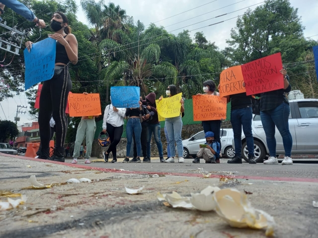 Protestan contra permanencia de Yáñez Moreno en curul