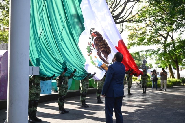 Encabeza Cuauhtémoc Blanco ceremonia para conmemorar inicio de la Independencia de México