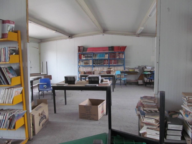 La biblioteca que estaba en el CBTis 223 fue trasladada a la Unidad Deportiva de Galeana, donde hasta el mes pasado se encontraba en el abandono.