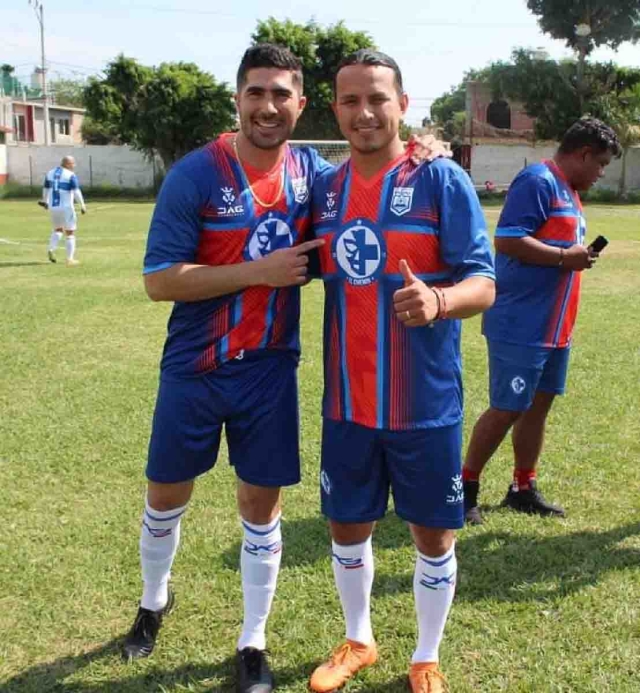 Los ex futbolistas Gerardo Flores y Jair Pereira alinearon con las Leyendas de la Máquina.