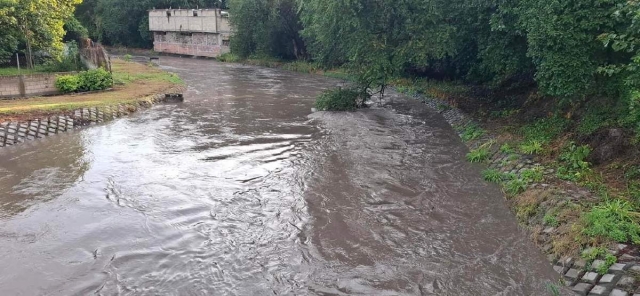 Autoridades mantienen monitoreo en el río y las barrancas del municipio.